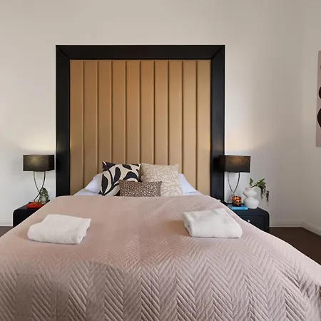 Apartman Designer Loft By Opera House, Cozy Artsy Hideout *