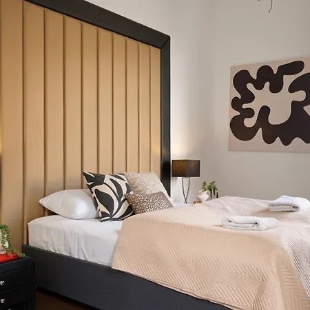Designer Loft By Opera House, Cozy Artsy Hideout