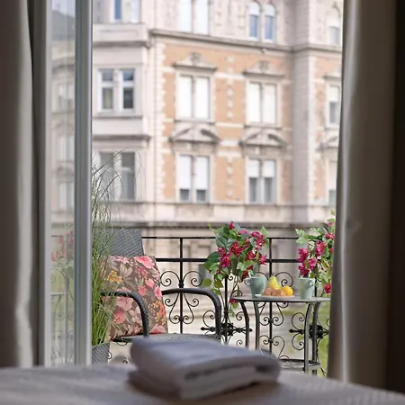 Designer Loft By Opera House, Cozy Artsy Hideout Apartman Budapest