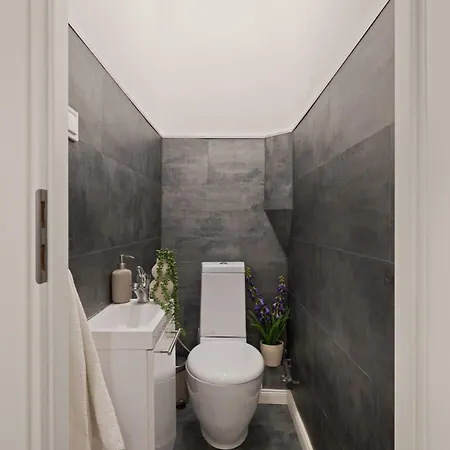 Apartman Designer Loft By Opera House, Cozy Artsy Hideout *